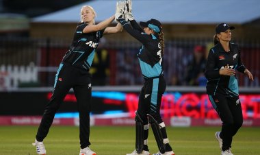 New Zealand bring in Rowe for Kerr and bat in series decider