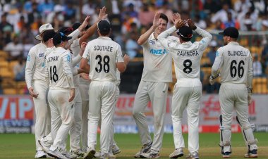 India flex batting muscle before collapsing to set New Zealand 107